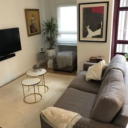 Piso Moderno Y Acogedor En Zona Centrica * Ла-Корунья